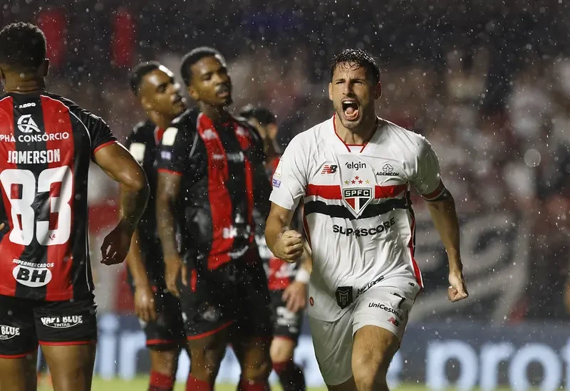 São Paulo x Vitória: veja fotos do jogo da 30ª rodada do Brasileirão