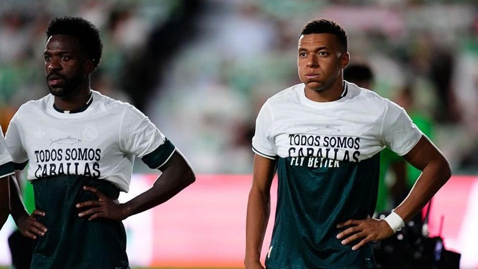 Mbappé, Vini e Konaté escondem mensagem de apoio a Ceuta antes de jogo do Real Madrid
