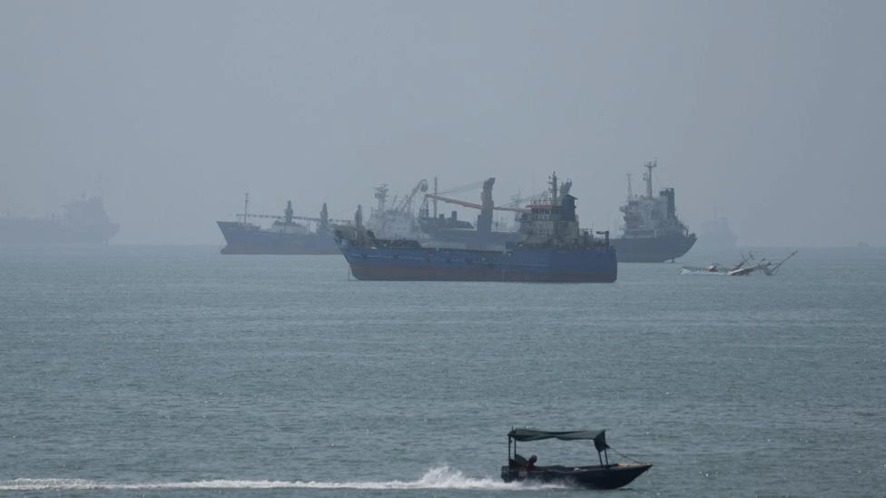 EUA atingem lançadores iranianos na Ilha de Larak no primeiro ataque em semanas ao país