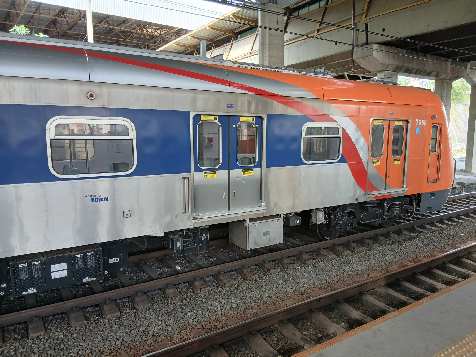 Trens e metrô adiantam horário de pico no Rio com previsão de ventania