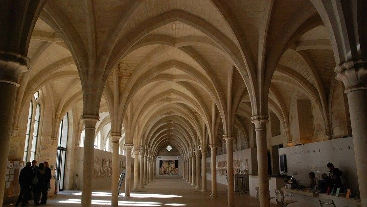 O mundo da cultura em Paris: o Papa ensina que a paz nasce da linguagem