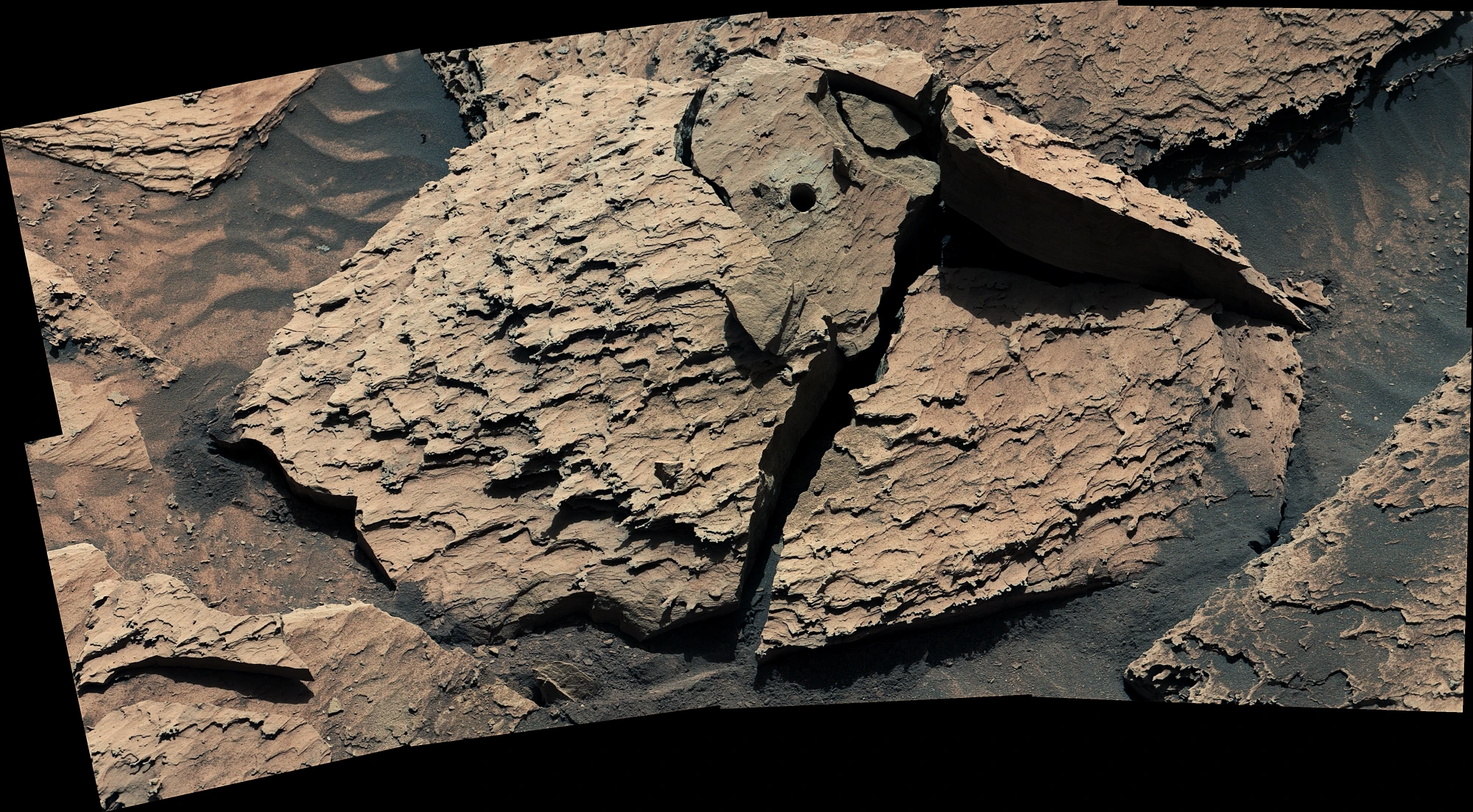 Curiosity desaloja uma rocha incômoda