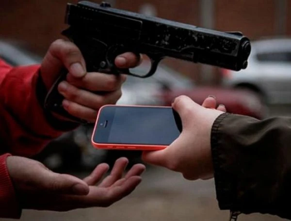Mais de 830 mil celulares foram subtraídos em 2025, aponta relatório