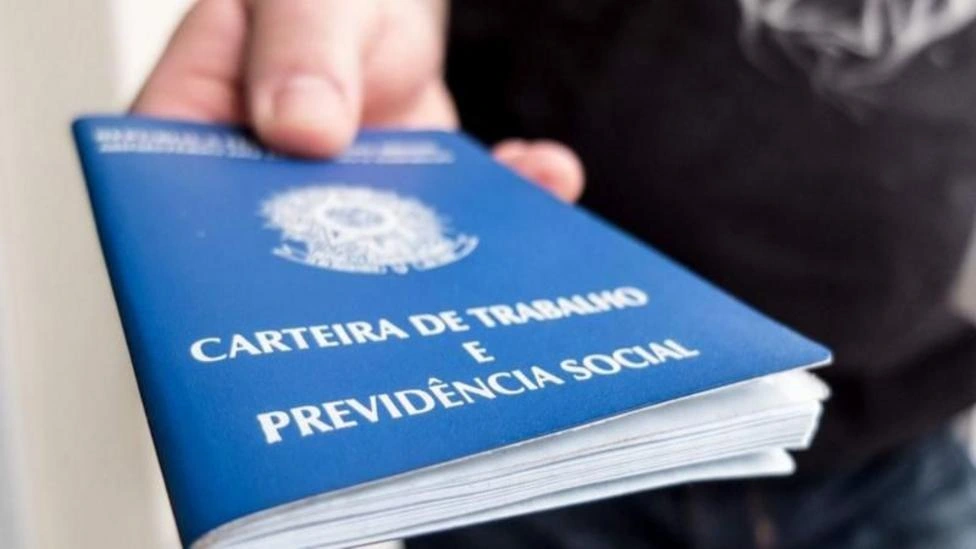As propostas de Lula e Flávio Bolsonaro sobre CLT e relações trabalhistas