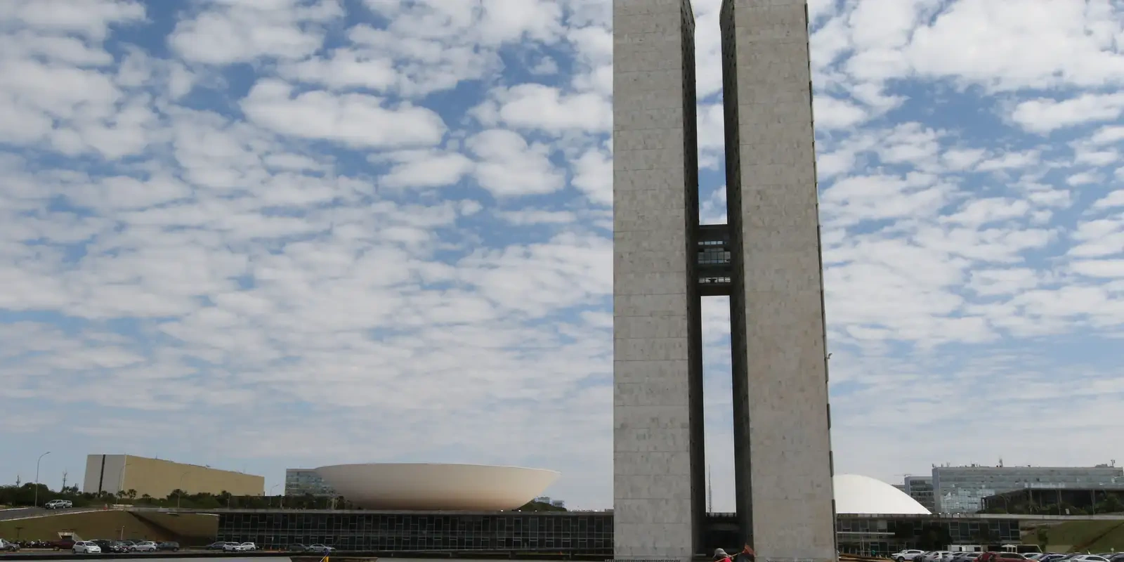 Presidente do Senado marca para terça votação do fim da escala 6x1