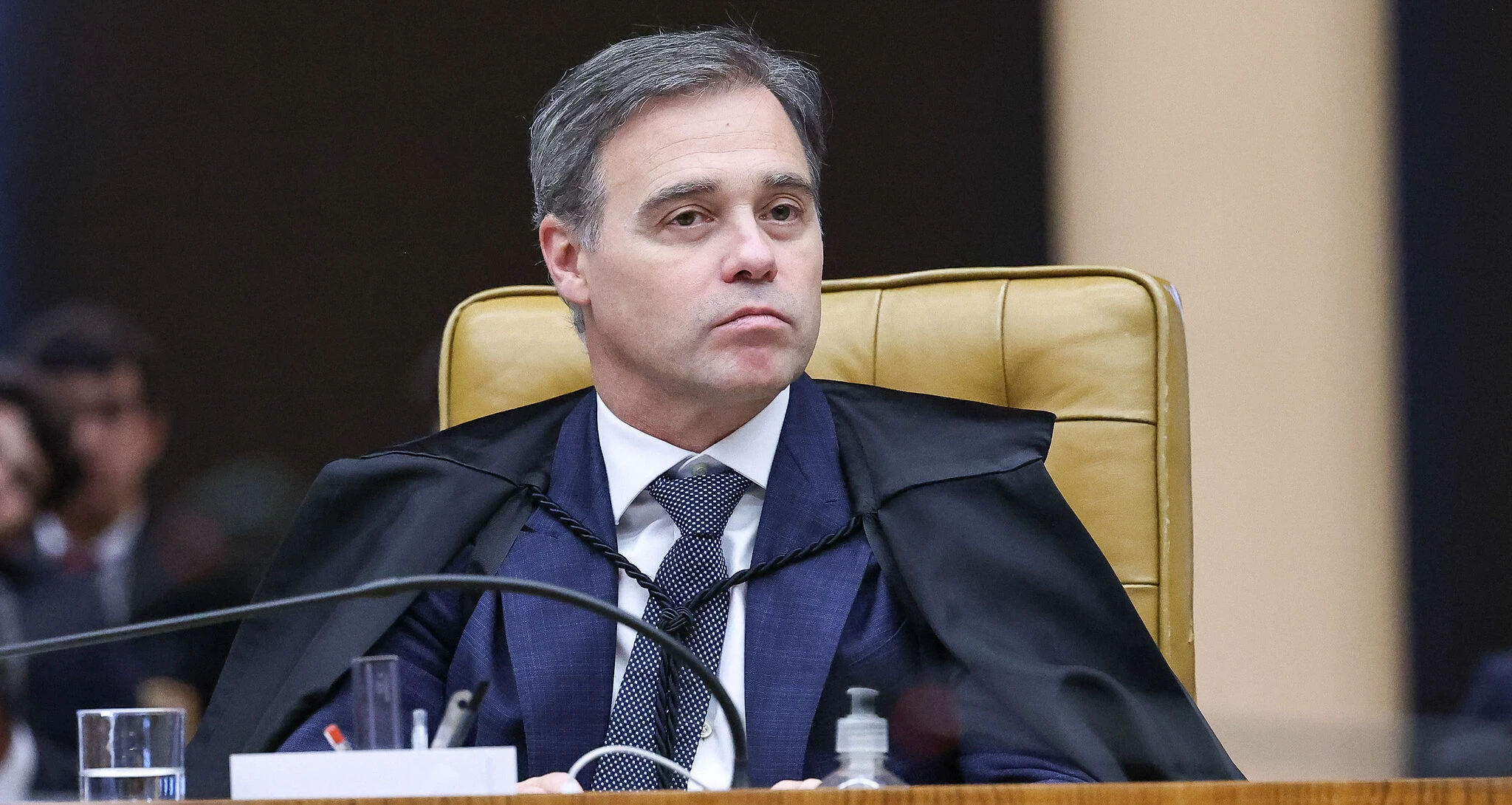 Ministro André Mendonça pede o afastamento do ministro Alexandre de Morias
