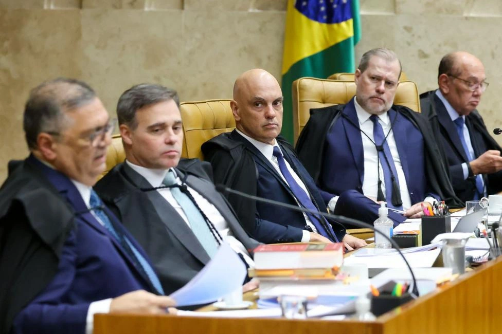 Moraes e Mendonça deveriam ser impedidos de votar? Juristas respondem perguntas de leitores da BBC