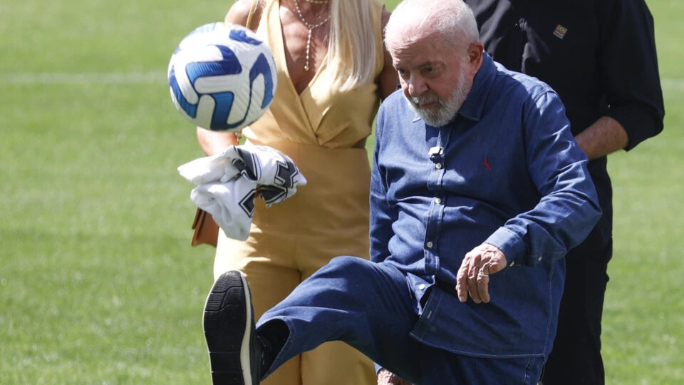 Lula sugere que Caixa crie “Desenrola” para clubes de futebol quebrados
