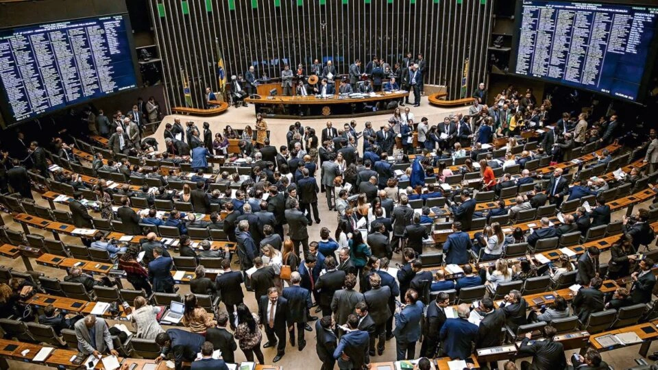 R$ 170 milhões em ano eleitoral: em que os deputados federais gastaram suas cotas
