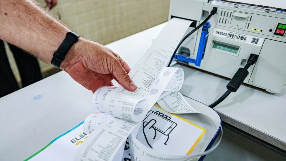 União Europeia vai confrontar boletins de urna com resultados oficiais do TSE
