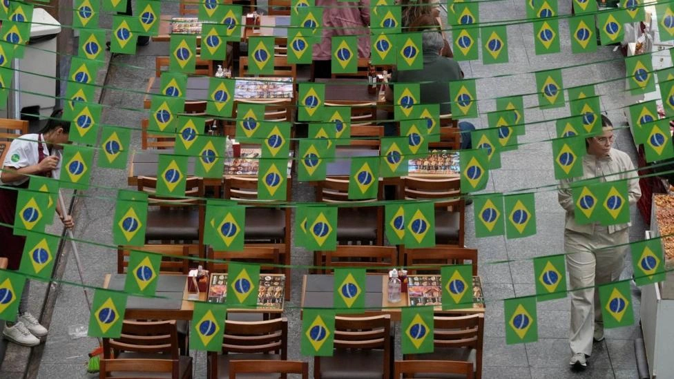 Nem Lula, nem Flávio Bolsonaro 'têm estômago' para reforma que Brasil precisa, diz Economist
