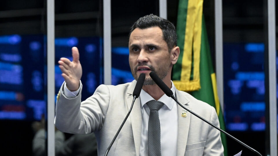 Cleitinho fala em pacificação e declara apoio a Flávio Bolsonaro no segundo turno