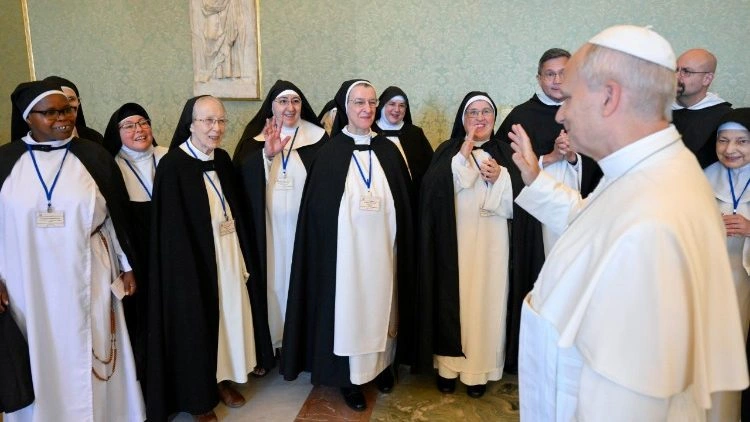 O Papa: no silêncio, cultivar a atenção e ser sensível à voz de quem é ignorado