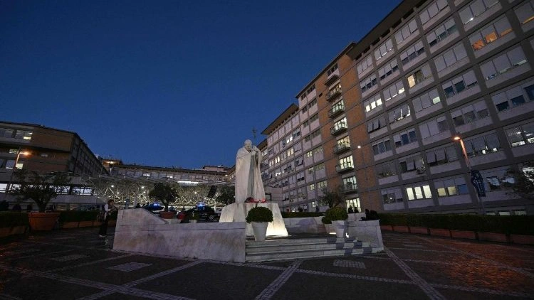 Saúde do Papa: retirado o lobo inferior do pulmão direito
