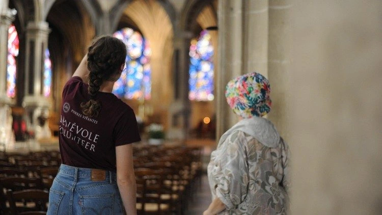 Jovens parisienses: o Papa na Unesco para afirmar os valores espirituais da arte