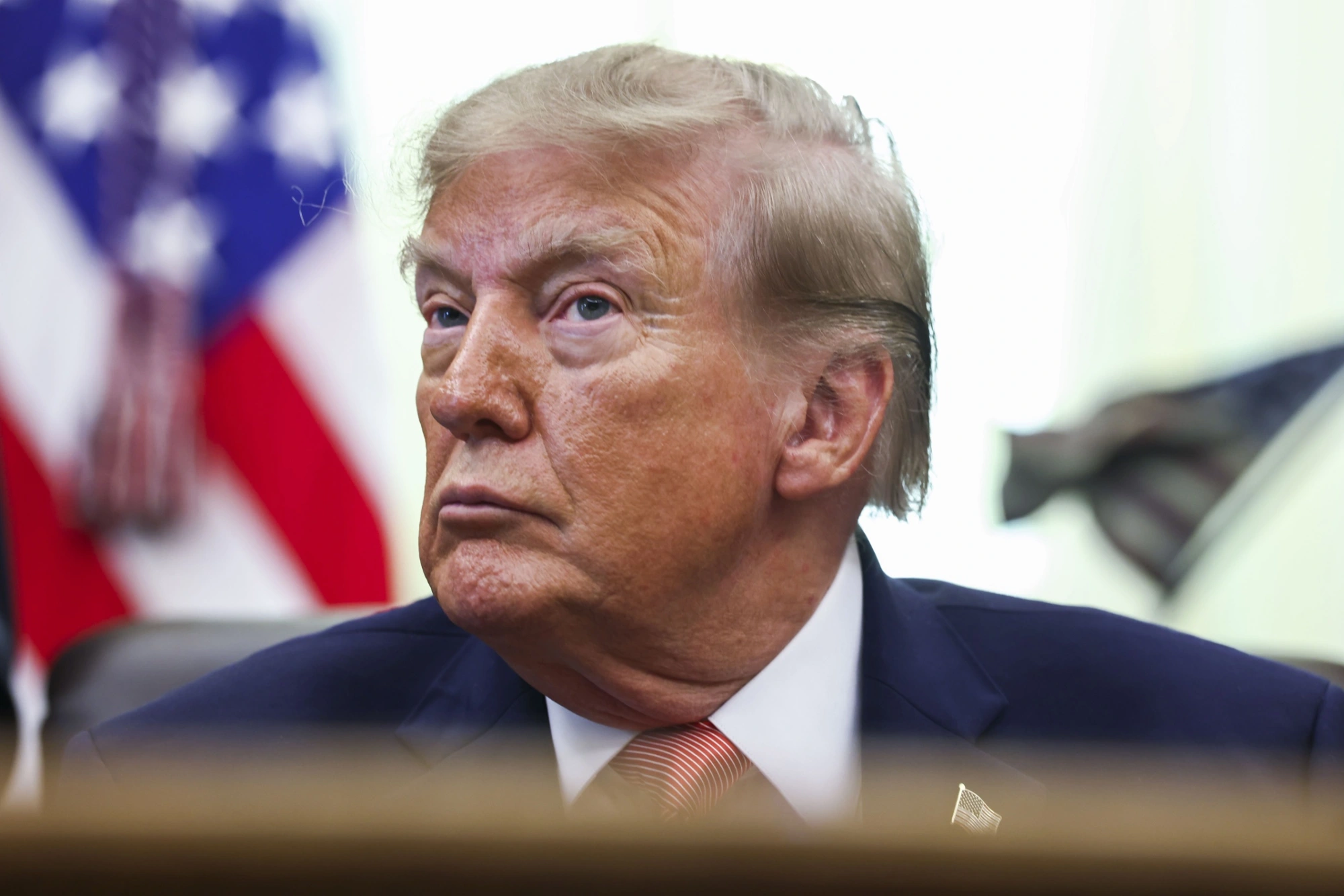Trump pressiona Zelensky a fechar um acordo com a Rússia