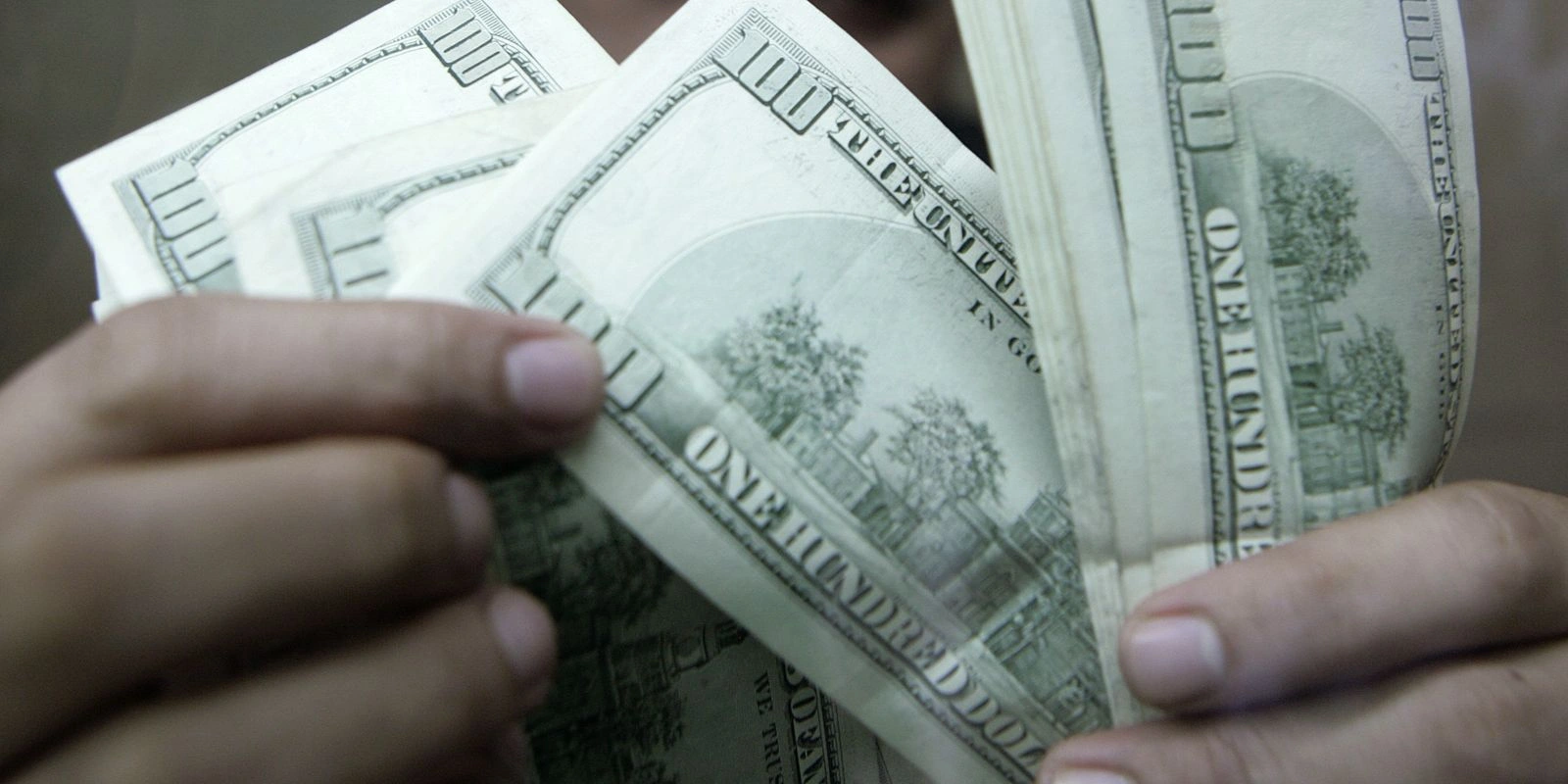 Dólar aproxima-se de R$ 5,17, com notícias do exterior e eleições