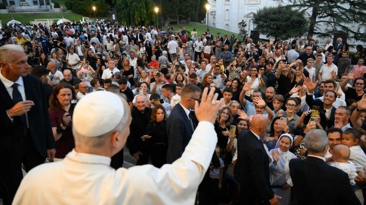 O Papa às famílias no Vaticano: "Vocês são um grande milagre, doam a vida pelos outros"