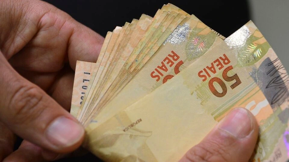 Dívidas atingem 82% das famílias, e baixa renda sofre com alta da inadimplência