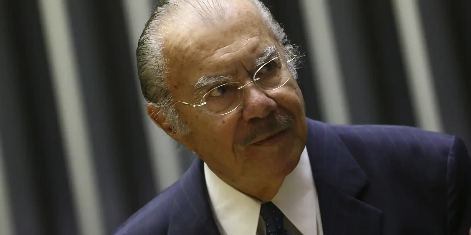 Ex-presidente José Sarney segue internado em hospital de São Paulo