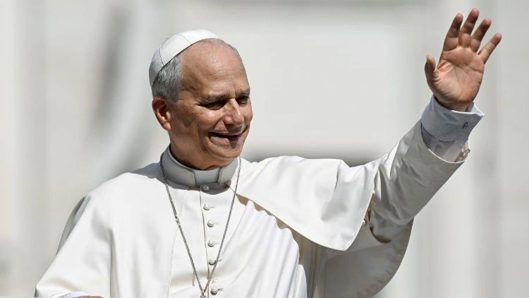 Na Audiência Geral com o Papa Leão, tripulantes do Navio-Escola Brasil