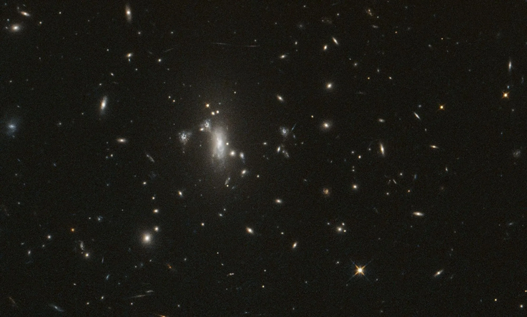Telescópio Hubble da NASA alcança marco e busca supernova elusiva