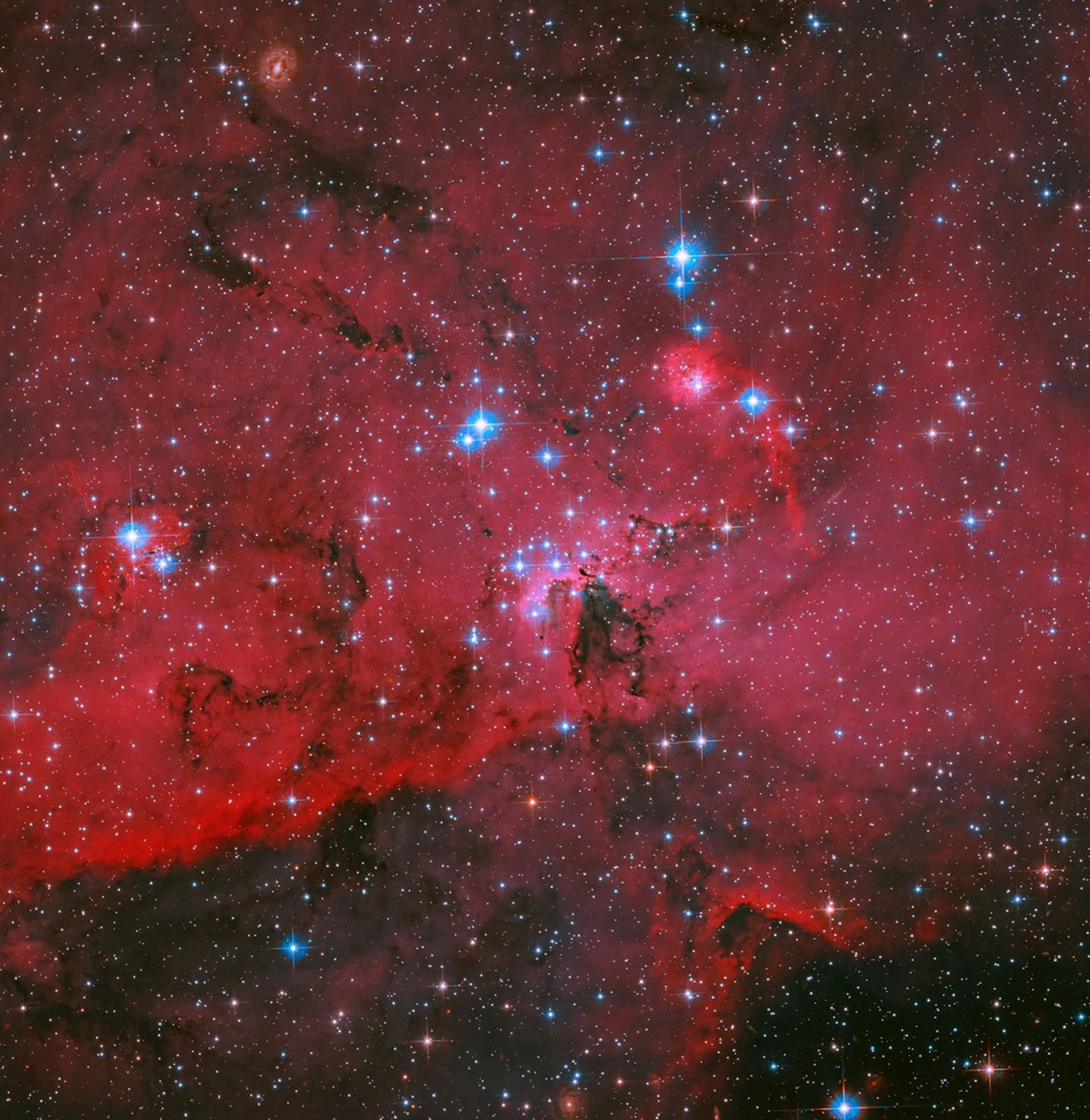 Hubble Observa Nuvem Carmesim e Estrelas