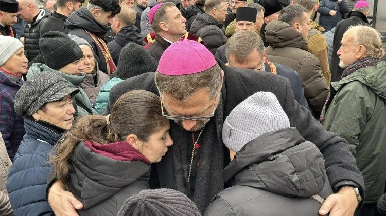 O Núncio na Ucrânia: aqui a Igreja é um baluarte de esperança contra o desespero