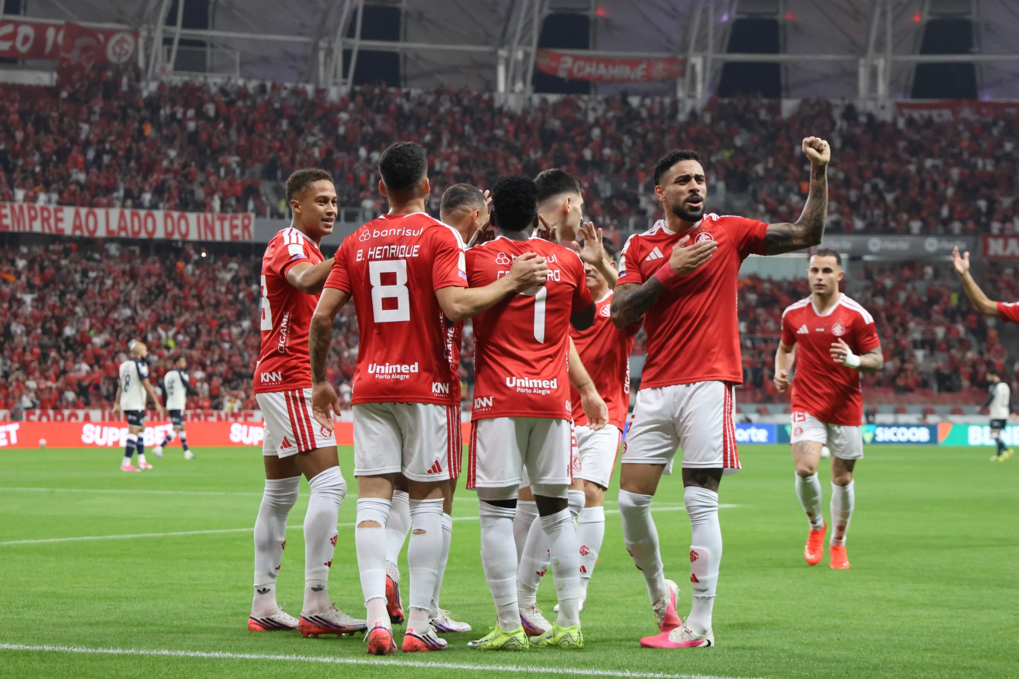 Internacional x Atlético-MG pelo Brasileirão: veja prováveis escalações e onde assistir