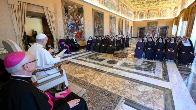 O Papa: a redução das vocações deve impulsionar a renovação