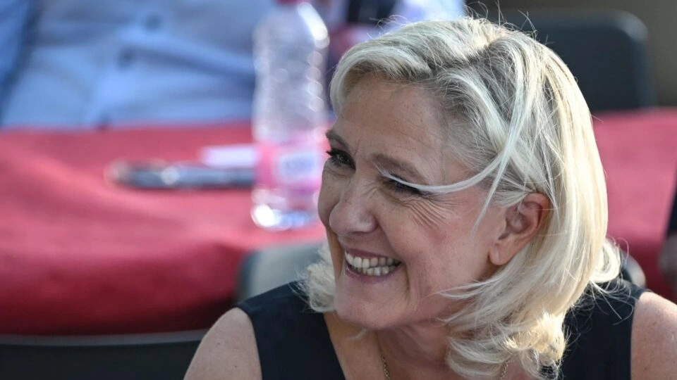 Favorita nas pesquisas presidenciais, direita francesa conquista cadeiras no Senado