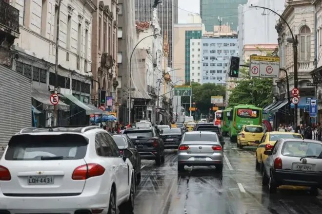 Rio: maioria dos carros roubados está em áreas controladas pelo crime