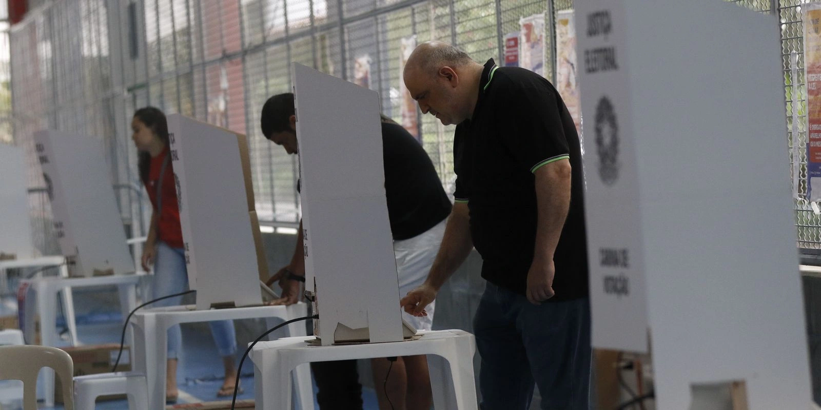 Idosos votam primeiro: conheça outros eleitores com prioridade