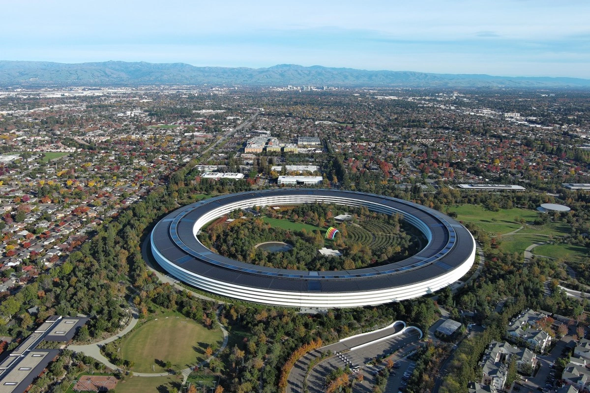 Apple apresenta 'evidências chocantes' contra ex-funcionário acusado de roubar dados da empresa para a OpenAI