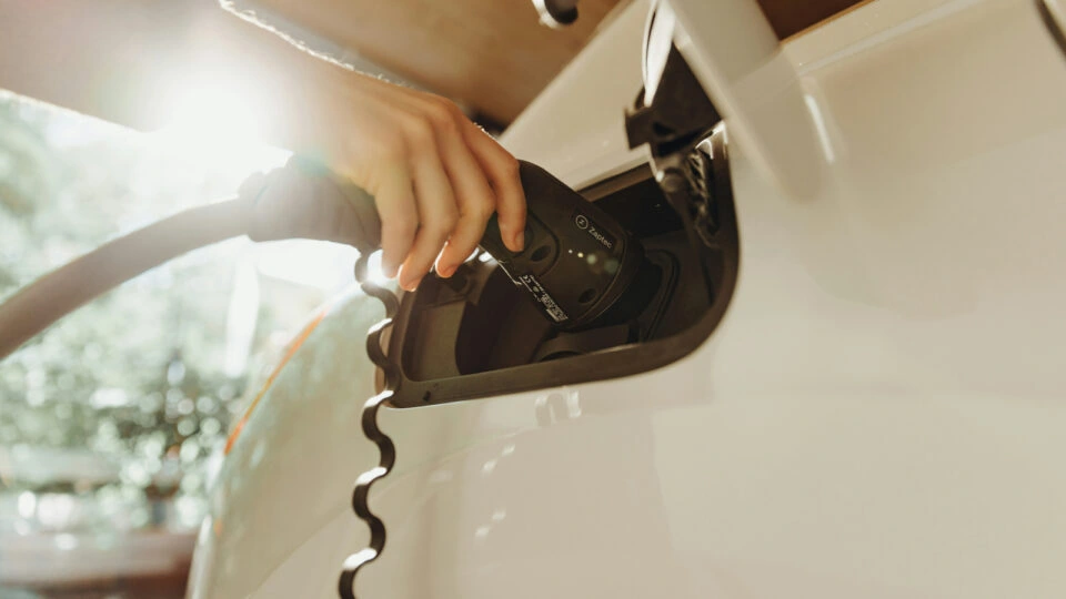 Brasileiros aumentam interesse por carros elétricos em meio à queda de preços