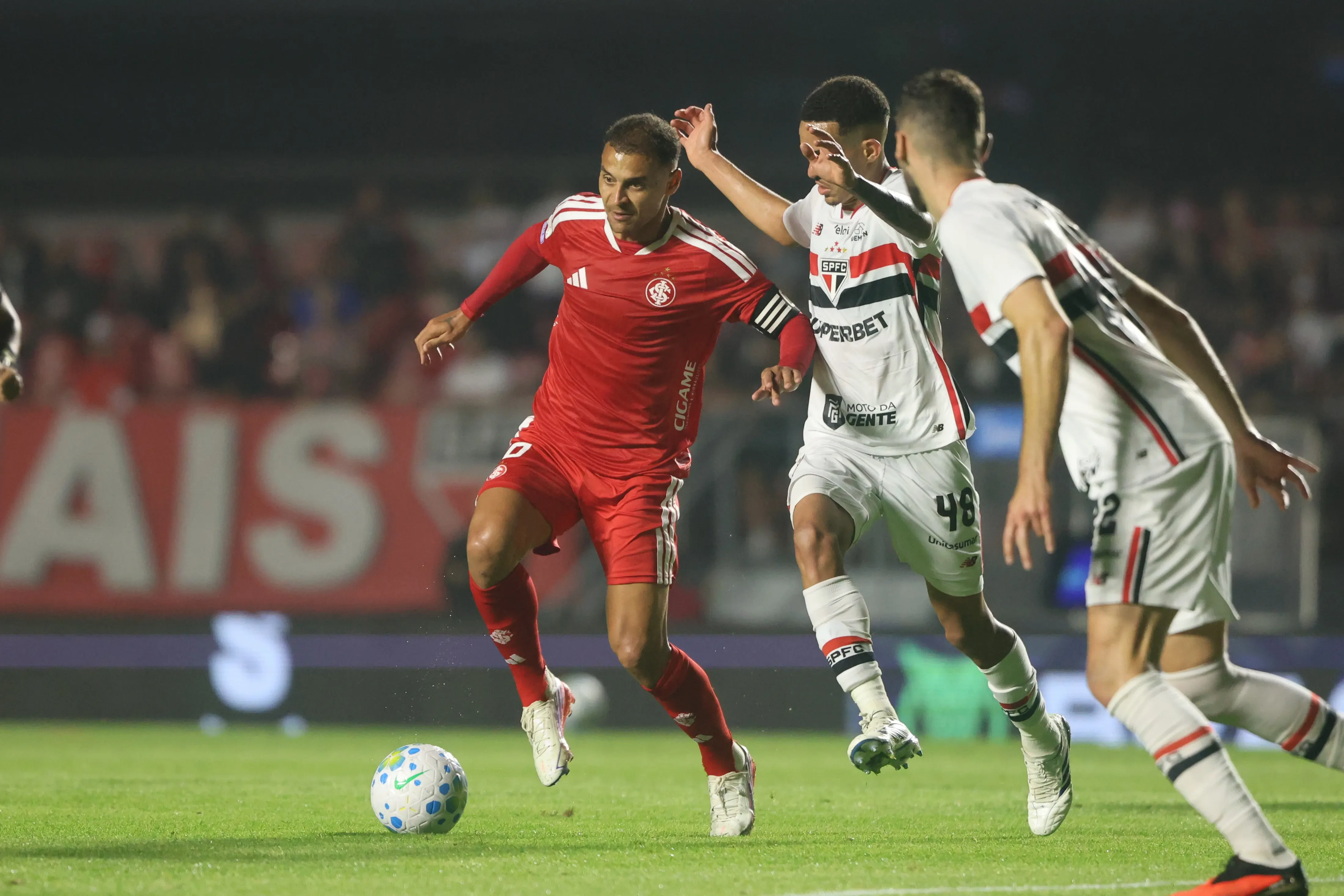 Alan Patrick lamenta derrota do Inter para o São Paulo e cobra evolução da equipe
