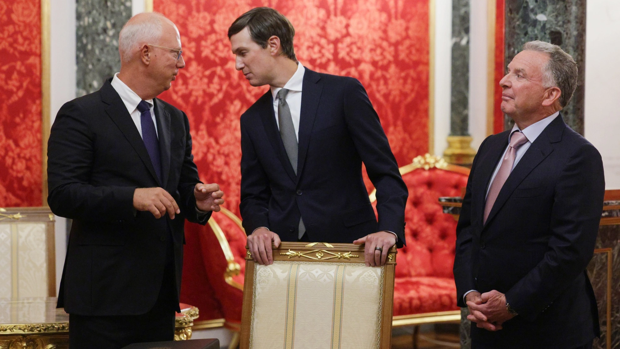 Assessor de Putin compartilha imagem de EUA e Rússia enfrentando a Europa “juntos”