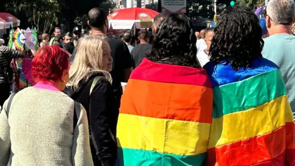 Atrás da reeleição, Lula “esquece” causa LGBT e irrita ativistas