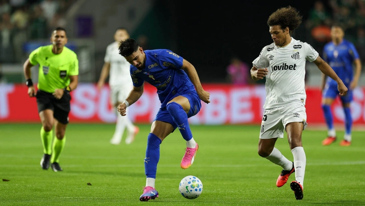 “Poderiam ter vencido por mais”, diz Willian Arão após derrota do Santos para o Palmeiras
