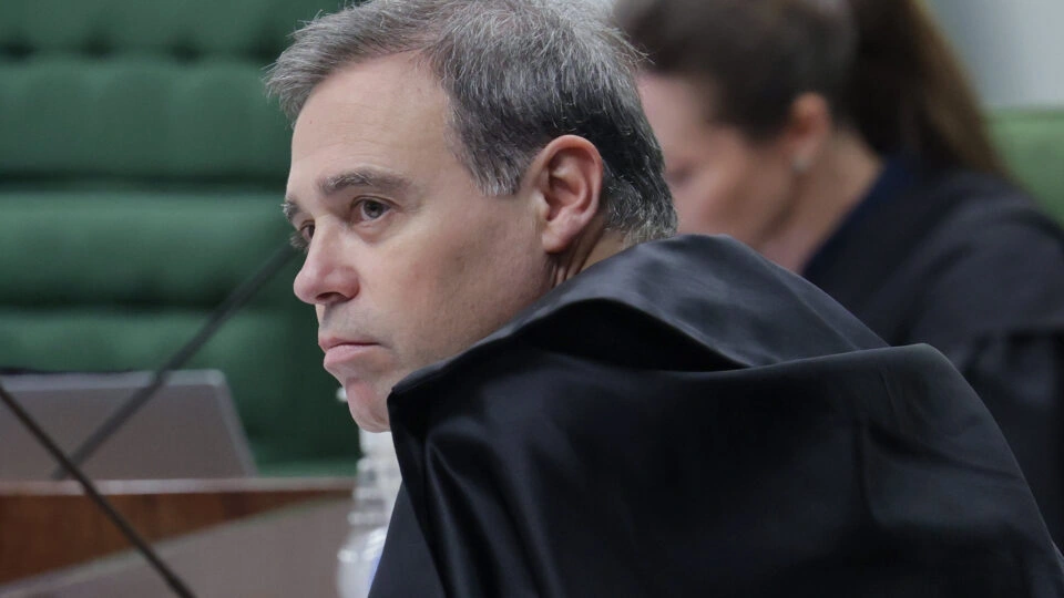 Mendonça e Fux acionam PF após não conseguirem acessar dados do celular de Vorcaro