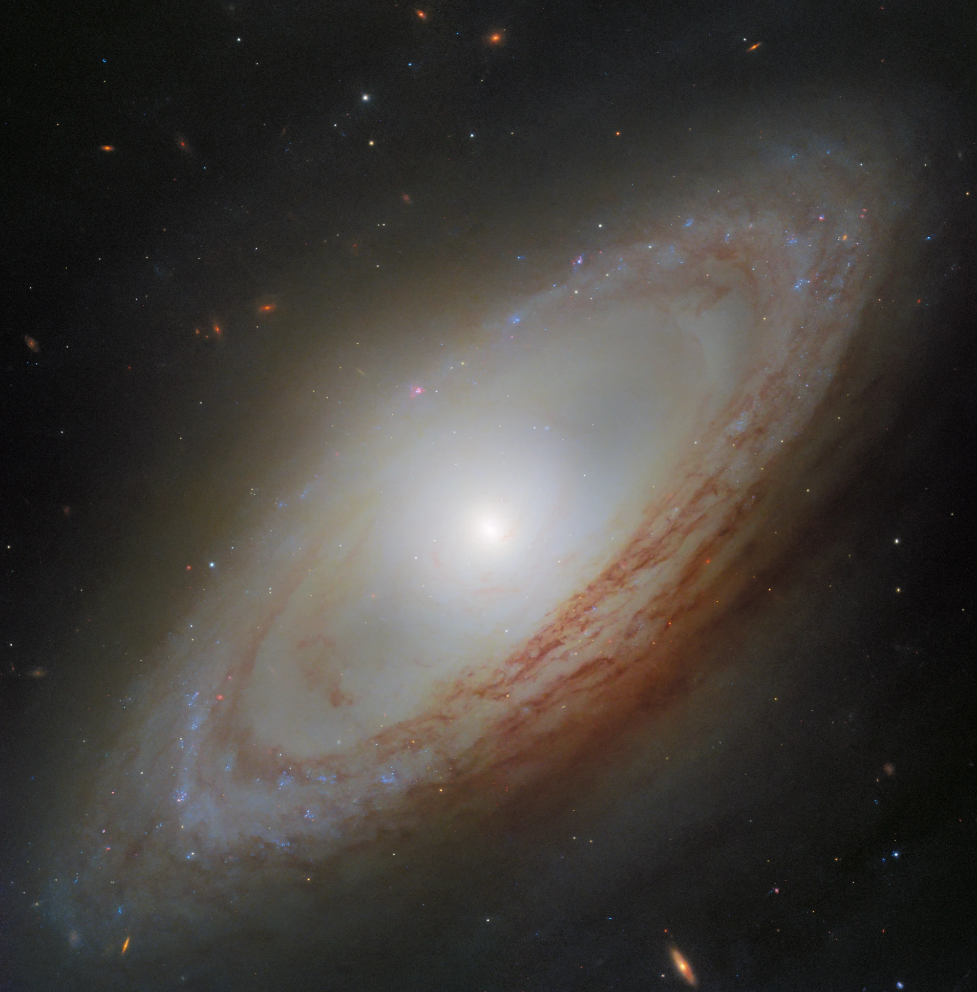 Hubble detecta segredo caótico em galáxia