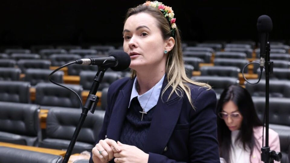 Julia Zanatta comenta ataques nas redes: “Esquerda só defende mulher submissa à cartilha”