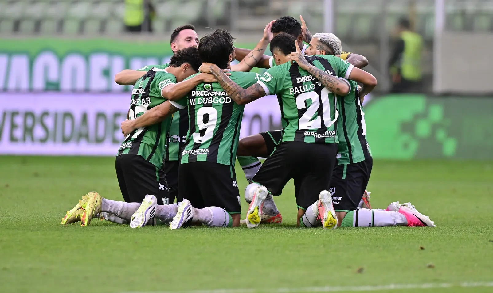 América-MG vence a Ponte Preta e finda jejum pela Série B