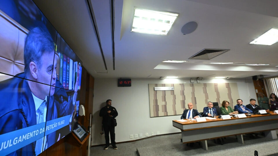 Senadores defendem reforma do Judiciário após pedido de vista em julgamento de Moraes no STF