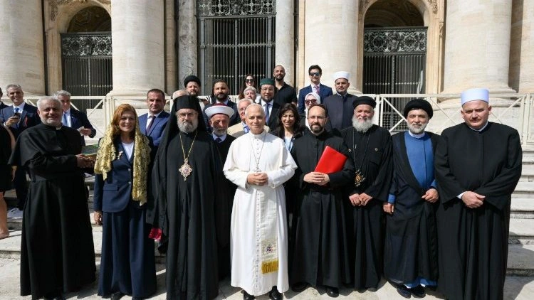 Representantes do mundo árabe se encontram com o Papa para testemunhar que a paz não é uma utopia
