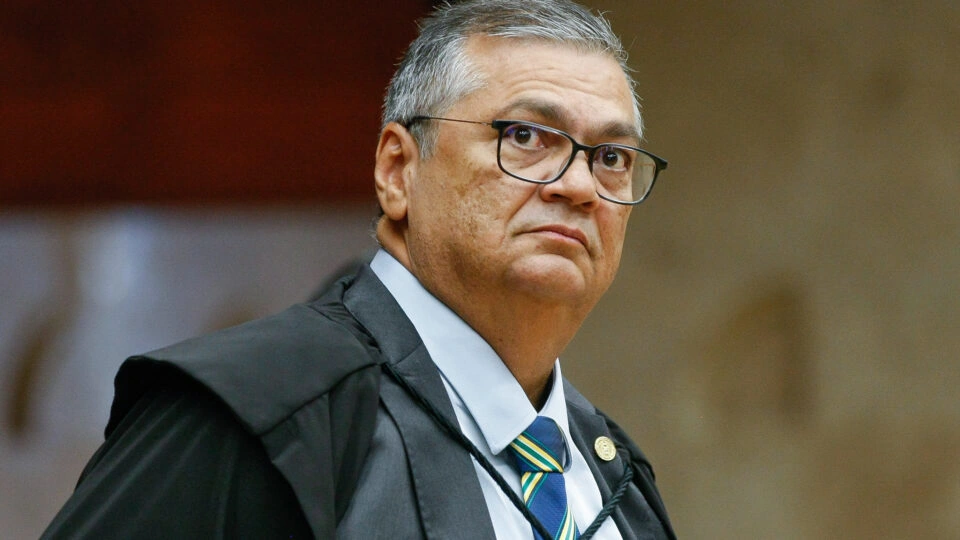 Dino retira sigilo do caso Dark Horse, pede dados de celulares e determina quebras de sigilo
