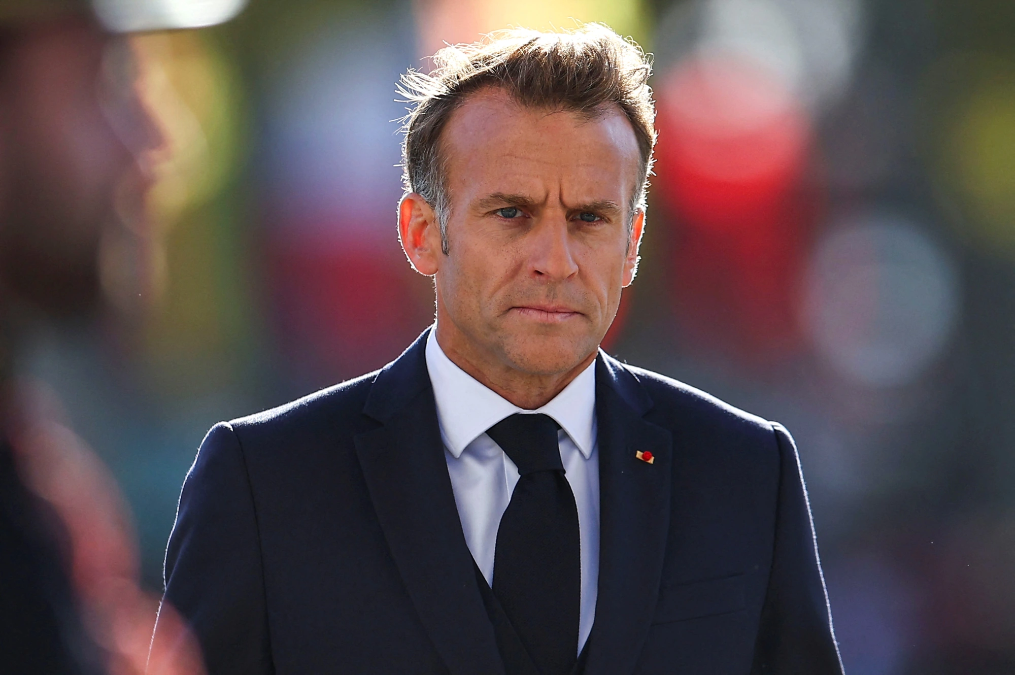 Macron promete punição aos responsáveis por onda de violência na França