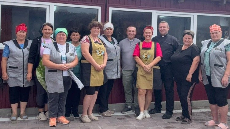 Na Ucrânia, a ajuda da Esmolaria à cozinha solidária de Berestia
