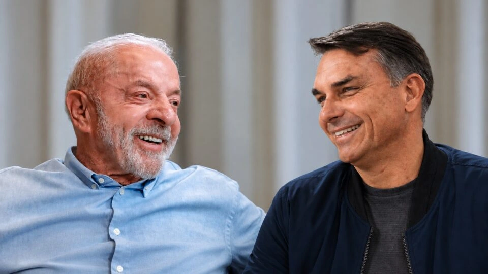 Candidatos derrotados no 1º turno começam a definir apoio a Flávio e Lula