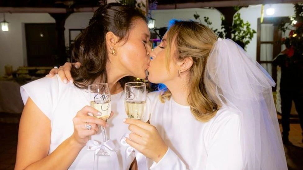 Elas conseguiram celebrar o primeiro casamento homossexual na Bolívia, um país onde ele não é legalizado